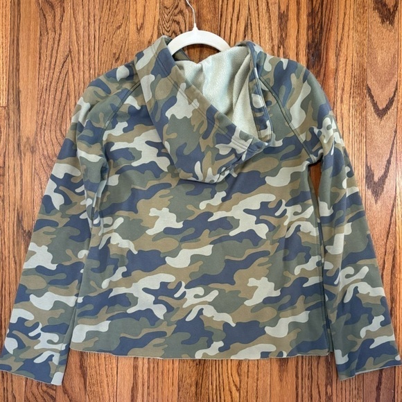 Women’s UGG Camo Fleece-lined Sweatshirt, Size: small - Picture 2 of 3